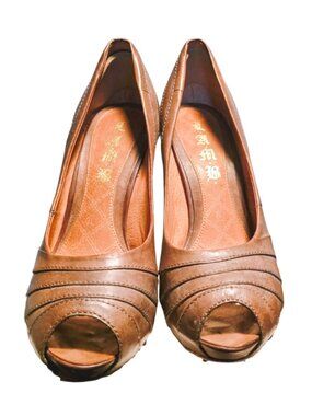L.A.M.B. Taupe Peep-Toe Pumps – Size 9.5